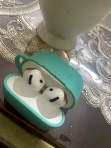 Apple AirPods 4 under warranty just for 280