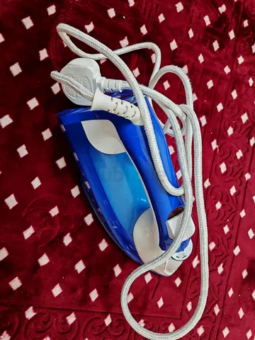 Russell Hobs 2400W steam iron