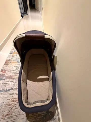 Lightweight Portable Baby Bassinet / Carrycot in Good Condition