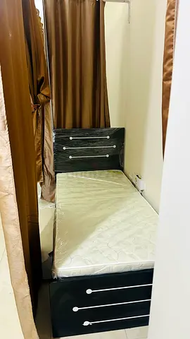 Executive ladies bed space available (Indian only)