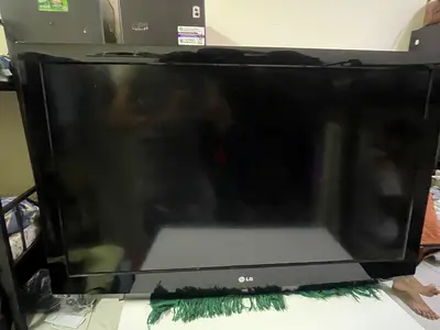 LG FLAT PANEL LCD TV WITH GOOGLE CHROMECAST