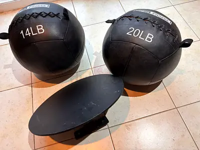 Vogue Fitness Wall Balls 14 & 20 pound plus target