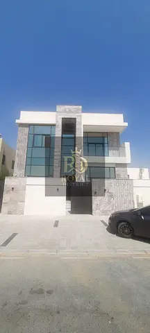من اجمل فلل الحوشى |5غرف نوم ماستر |تصميم مثالى | تشطيبات فاخرة |مساحات غرف واسعة |مجلس +2صالة |مطبخ وغرفة خادمو وغرف غسيل +استور |موقع متميز