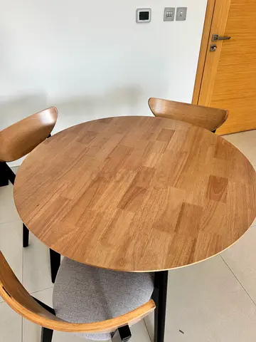 Rounder Table with 4 Chairs