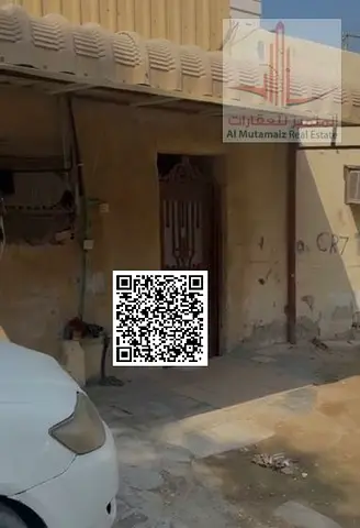 بيت عربي للبيع في الراشدية 3 عجمان، مساحة 2000 قدم مربع، 5 غرف وحمامان، مؤجر بـ50 ألف درهم سنويًا، بسعر 570 ألف درهم.