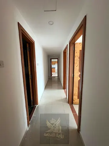 3-Bedroom Apartment for Annual Rent in Al Majaz 2, Sharjah Location: Al Majaz 2, overlooking Khalid Lagoon Apartment Features: 3 Bedrooms and a Livi