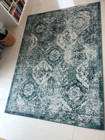 Large distressed style Green & Cream Rug – 168 × 231 cm
