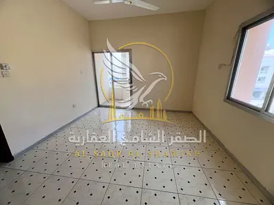 شقة للإيجار في ميسلون الشارقة غرفتين وصالة وحمامين مع بلكونة، بدون تكييف، بتوزيع عملي للمساحات وموقع مناسب بالقرب من الخدمات والمرافق الأساسية