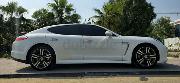 Urgent Sale! Full Original Paint Porsche Panamera Platinum Edition |GCC Specs |Excellent Condition
