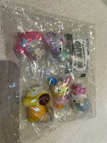 Brand new, unopened Sanrio Mini Figure Blind Box Collection - Hello Kitty & Friends (5pcs series)