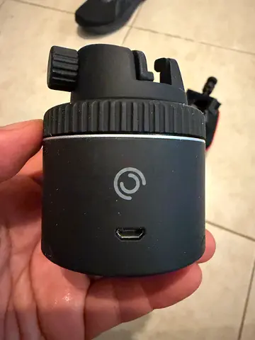 Pivo Pod Silver R1 – 360° Auto Tracking Smartphone Mount + Remote & Case