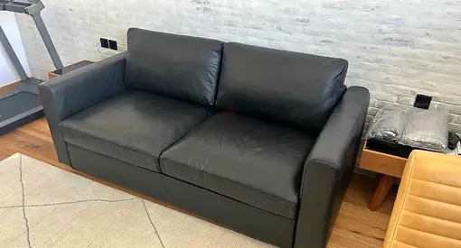 Black 2-Seater Leather Sofa bed Good Condition vimle