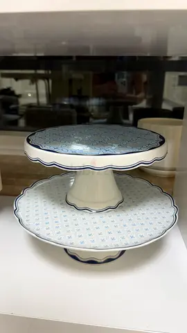 4 cake stands