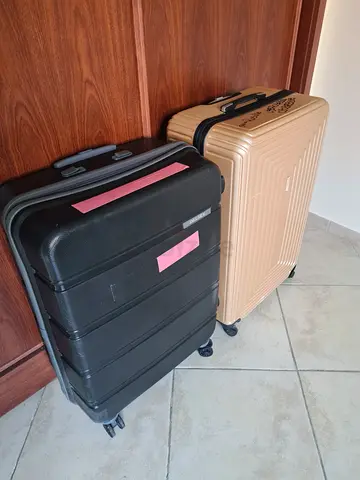 Two hard-shell large  suitcases set -minor wear and tears