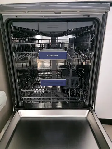 Just 5 Months Old Siemens Black Iq300 Model Dishwasher