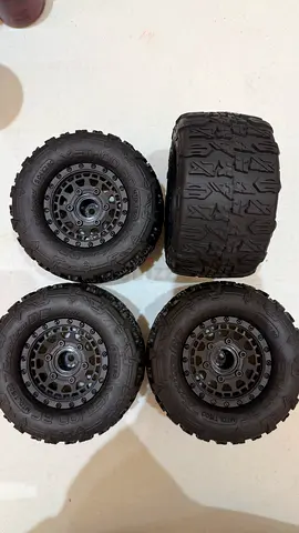 Method RC 12-14mm hex
Belted tires, new