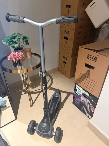 3-Wheel Steering Scooter - Good Condition