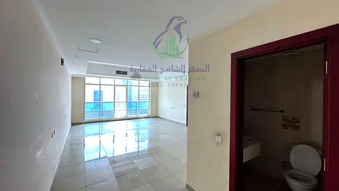 شقة 3 غرف وصالة للإيجار في التعاون بالشارقة | تكييف على المالك وجيم مجاني | غرفـة خادمة و2 بلكونة و4 حمامات | دفعات مرنة | عرض سكني مميز