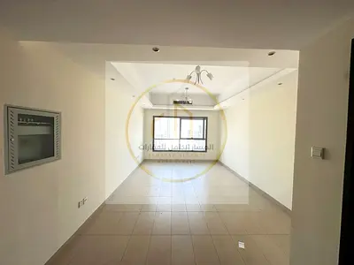شقه غرفه ماستر وصاله في الخان مع تكيف وجيم ومسبح مجاني بلكونه خزائن بالحائط مساحات واسعه اطلاله بحريه