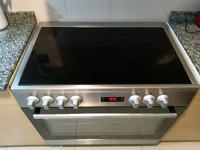 Large Electric Stove. (Beko)