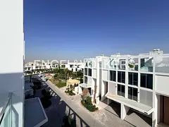 Walkable Amenities | Community-Facing Pool