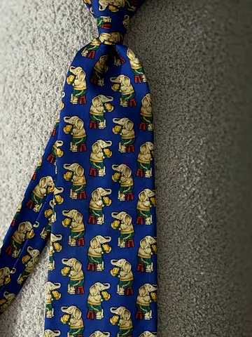 BROOK BROTHERS Blue silk tie with playful elephant pattern — gently used
