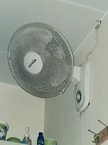 Ceiling/wall-mounted VENTILATING FAN in good working condition