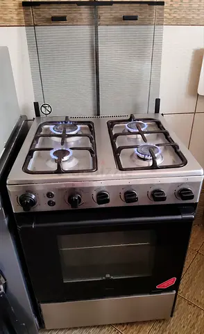 Midea- 4-Burner Gas Stove with Oven - Good Working Condition- Available from November last