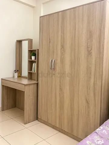 2-piece bedroom set: Wooden wardrobe with matching dressing table