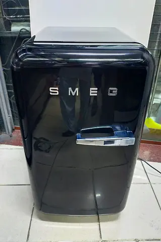 SMEG 50's Retro Style Single Door Mini Refrigerator 38L - Black// Made Italy