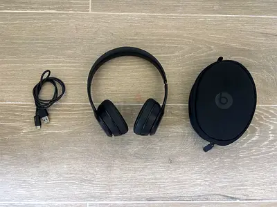 Beats Solo3 Wireless Headphones - Black with Case and Cable