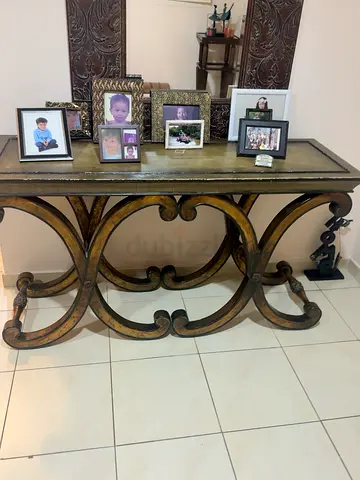 Entrance table