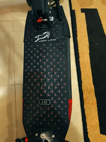 Lucky Liang L12 Escooter | Brand New Condition | Helmet with magnetic sunshades included