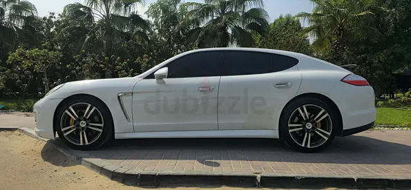 Urgent Sale! Full Original Paint Porsche Panamera Platinum Edition |GCC Specs | 22999Dhs FIXED PRICE