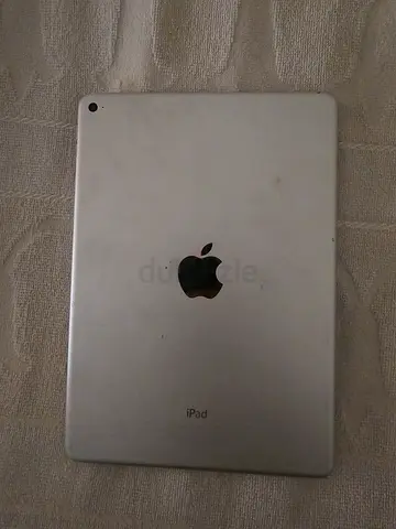 iPad Air 2 (silver) — used, good condition