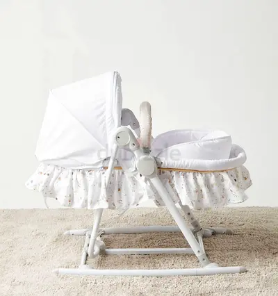 White Portable Bassinet/Cradle with Canopy and Rocking Base