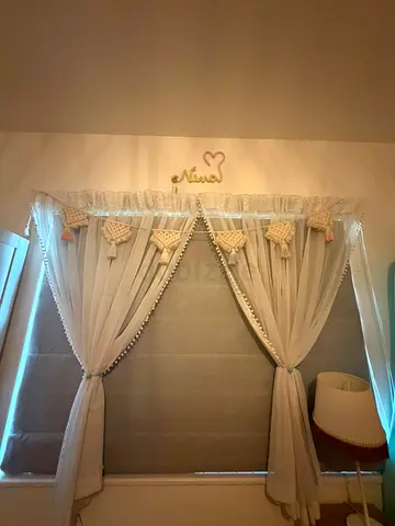 Light grey Roman blind with sheer curtains and macrame valance - set
