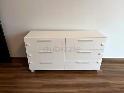 White High-Gloss 6-Drawer Dresser – Home Centre (AED 1,799 New)