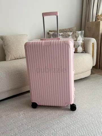 RIMOWA Essential Chek In L lightweight