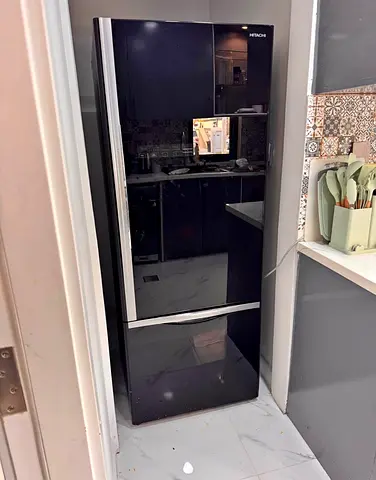 Hitachi frunch door fridge bottom freezar excellent condition for sale
