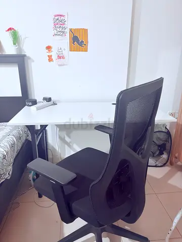 Ergonomic mesh office chair in good condition and Folding Table