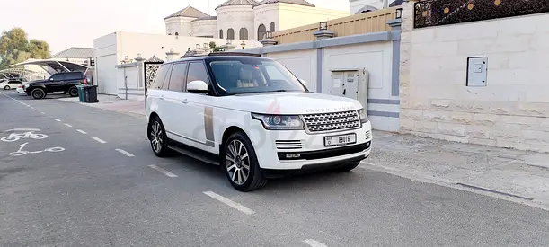 Stunning 4WD RR Vouge V8 in Superb Condition, GCC. Top of the line, Full History and Expat driven