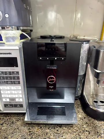 Jura / Automatic Bean-to-Cup Coffee Machine - Good Working Condition