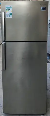 SAMSUNG 384-liter net capacity refrigerator with perfect working condition
