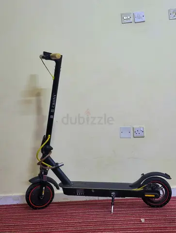 Crony Electric scooter with 2 bretterys excellent condition 👏 brettery full warking