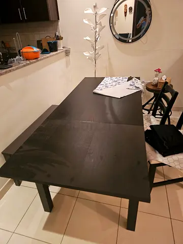 Extendable dining table in perfect condition seating 6-8 people with chairs