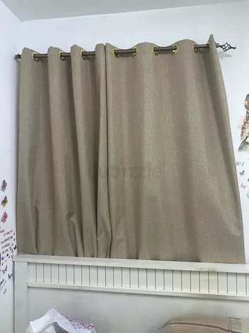 Beige eyelet curtains (single panel) – good condition