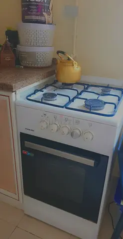 Used freestanding gas cooker with oven - 4 burners