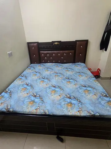 King size bed with matress