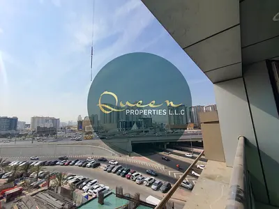غرفتان وثلاثة حمامات بمساحة واسعة